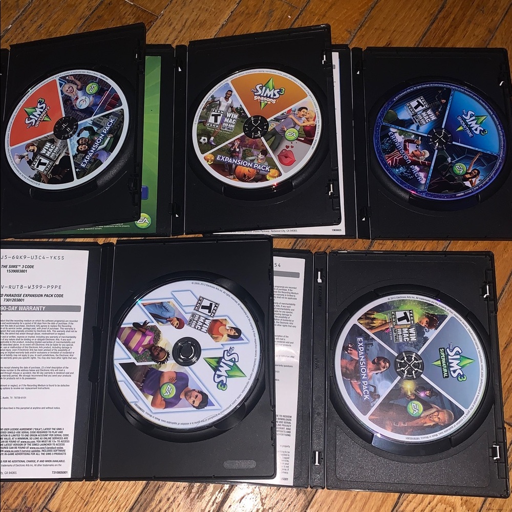 Sims 3 computer game bundle - Picture 5 of 8